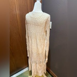 white long sleeve knitted sweater